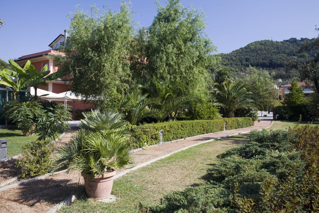 Hotel Le Rotonde Massaciuccoli Екстер'єр фото